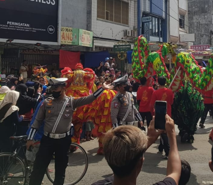 Pawai Barongsai Perayaan Imlek di Kota Tasikmalaya Cukup Meriah, Kapolsek Cihideung Pastikan Semua Berjalan Aman