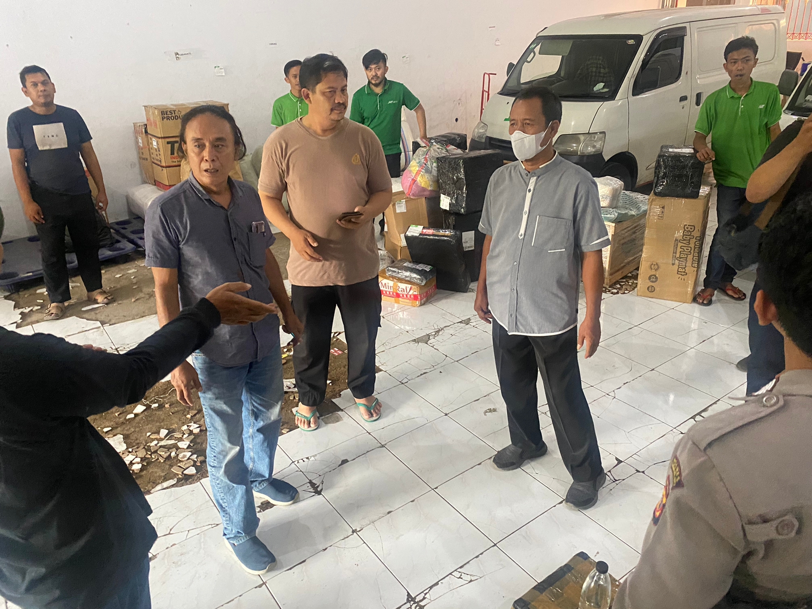 Kembali Polsek Kawalu Gagalkan Pengiriman Seratus  Botol Miras dari Bali, yang Dikirim Melalui Jasa Paket