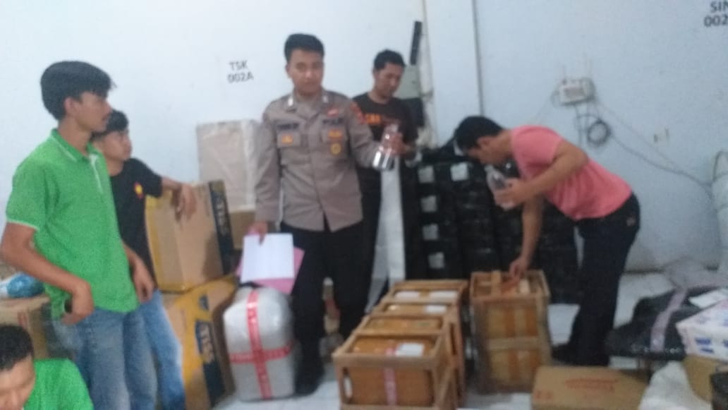 Polsek Kawalu Amankan Pria Pemesan Miras Ciu Dari Bali, Yang Dikirim Melalui Jasa Ekspedisi