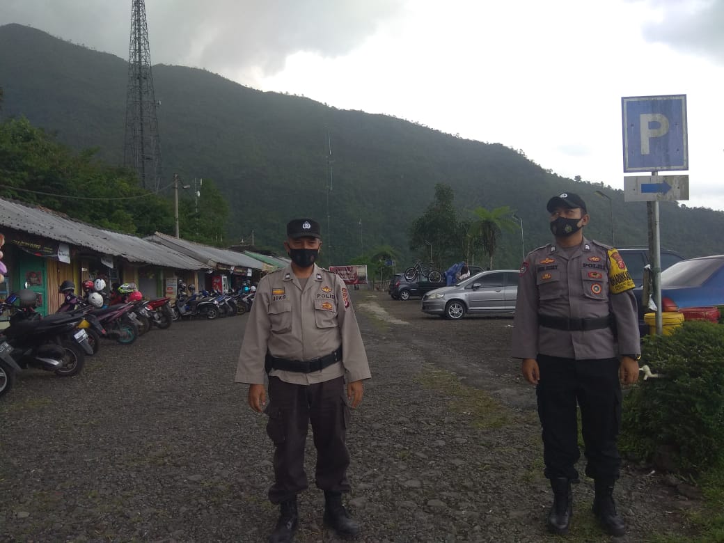 Pantau Obwis Galunggung Saat Libur Imlek, Patroli Polsek Sukaratu Sampaikan Himbauan Kepada Pengunjung