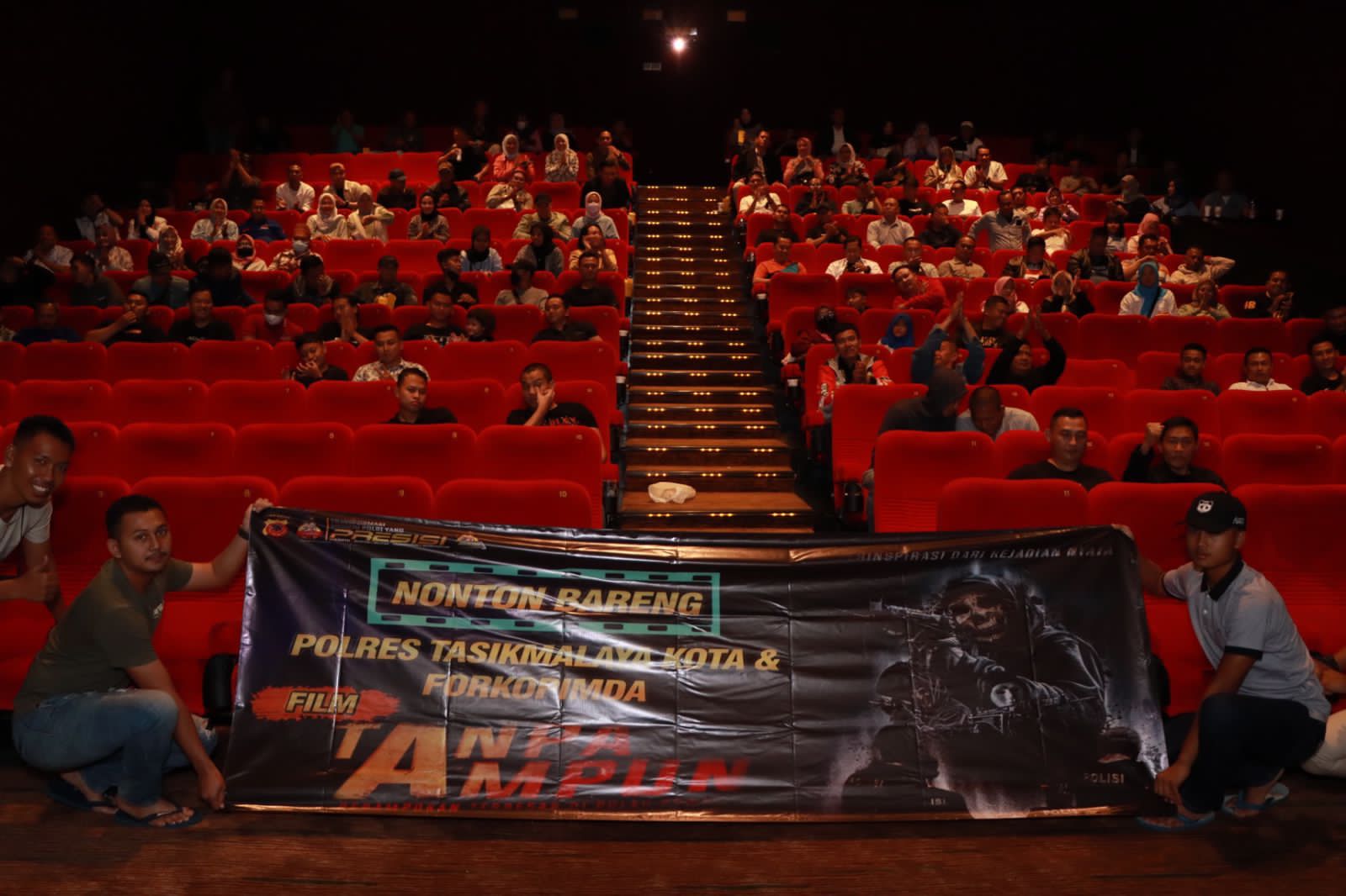 Kapolres Tasikmalaya Kota dan Forkopimda, Nonton Bareng Penayangan Film “Tanpa Ampun”