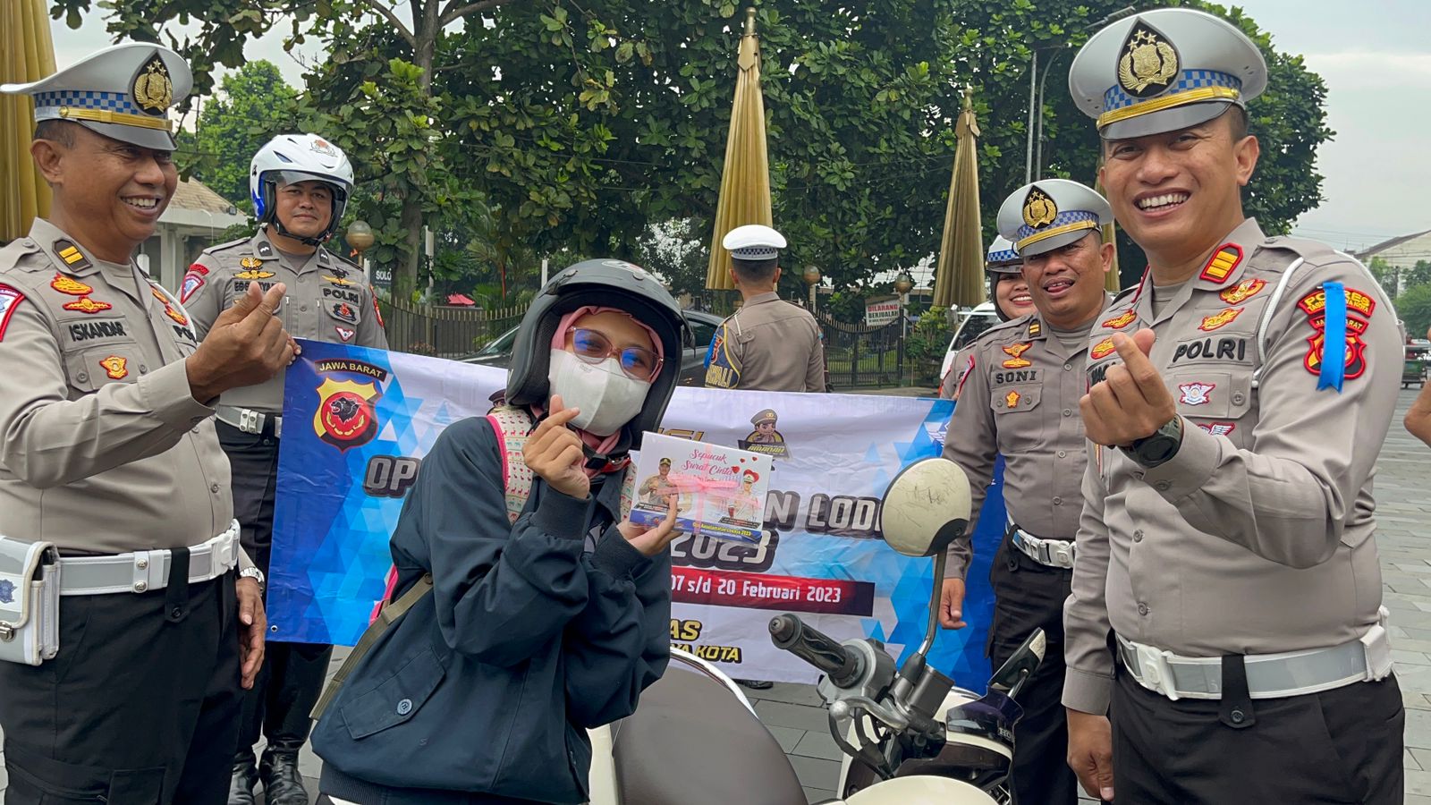 Sepucuk Surat Cinta, Diberikan Oleh Satlantas Polres Tasikmalaya Kota, Kepada Pengendara yang Memenuhi Standar Kelengkapan