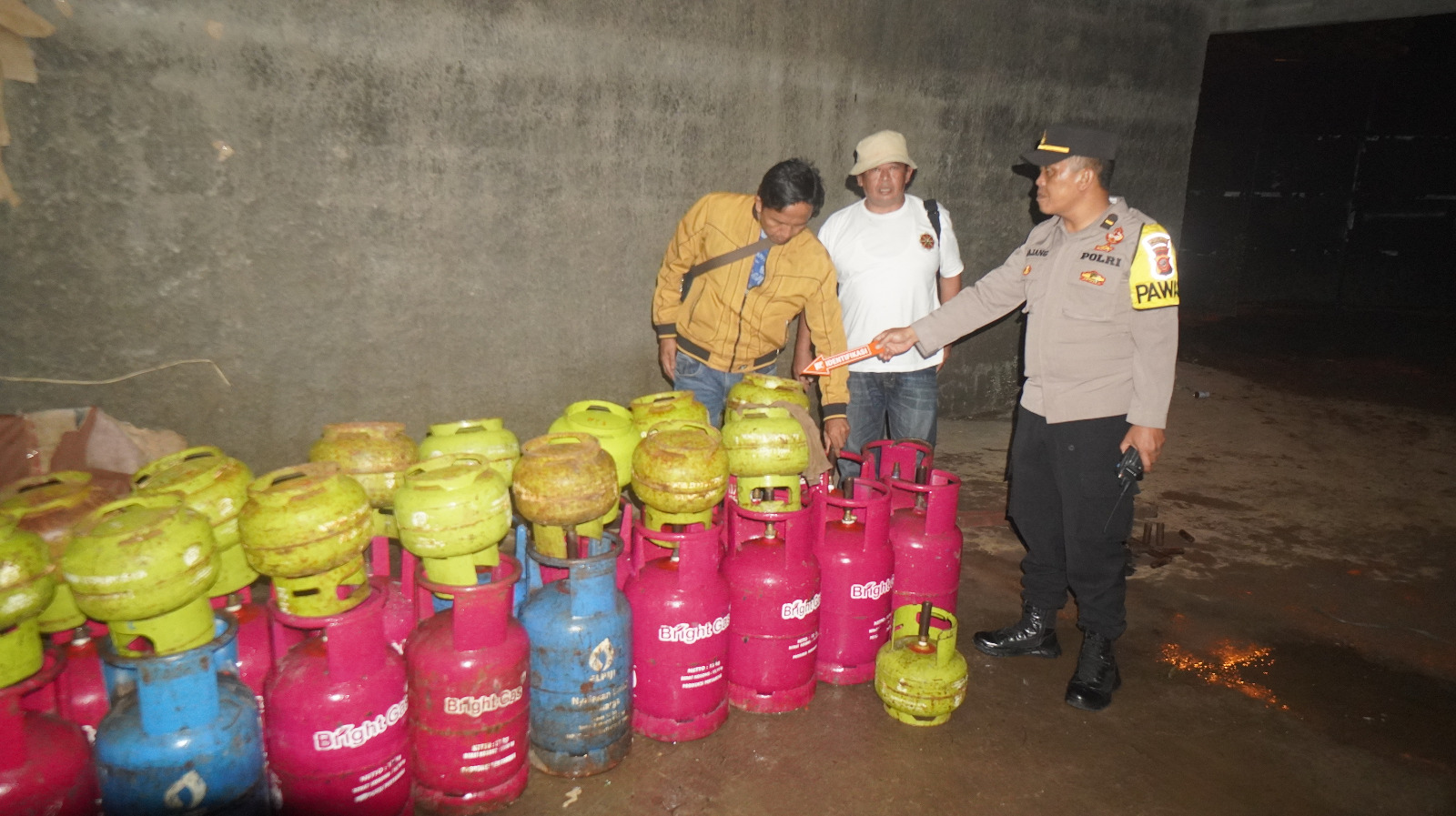 Ratusan Tabung Gas Elpiji Bersubsidi, Diamankan Polisi Di Indihiang Kota Tasikmalaya