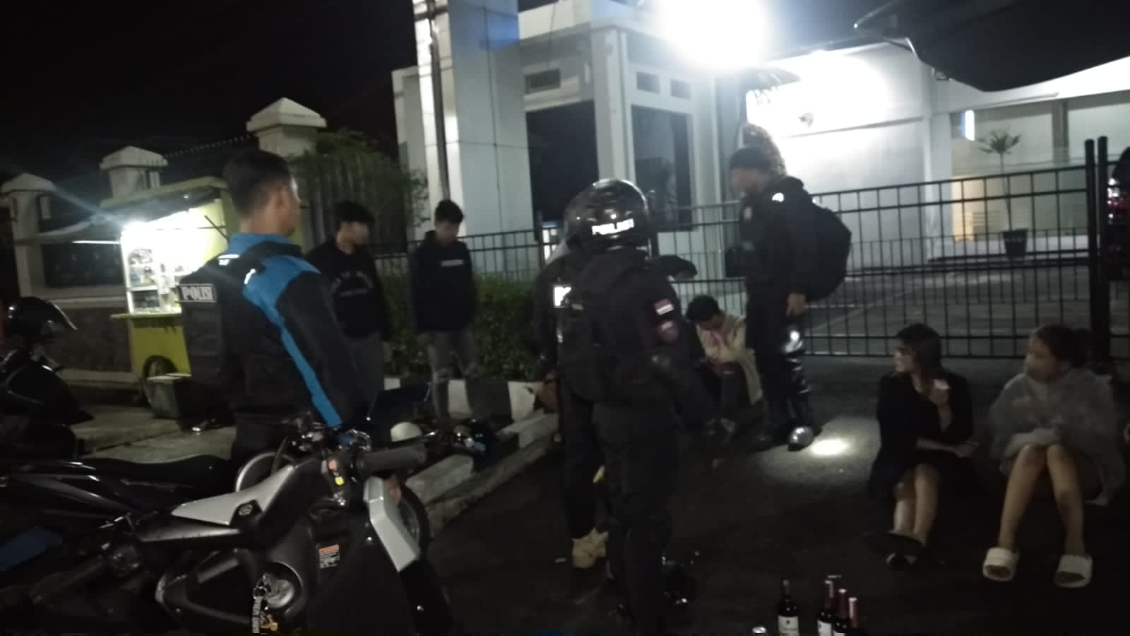 Belasan Remaja Pesta Miras Dan 2 Pelajar Yang Membawa Senjata Tajam Diamankan Maung Galunggung Porlesta Tasikmalaya