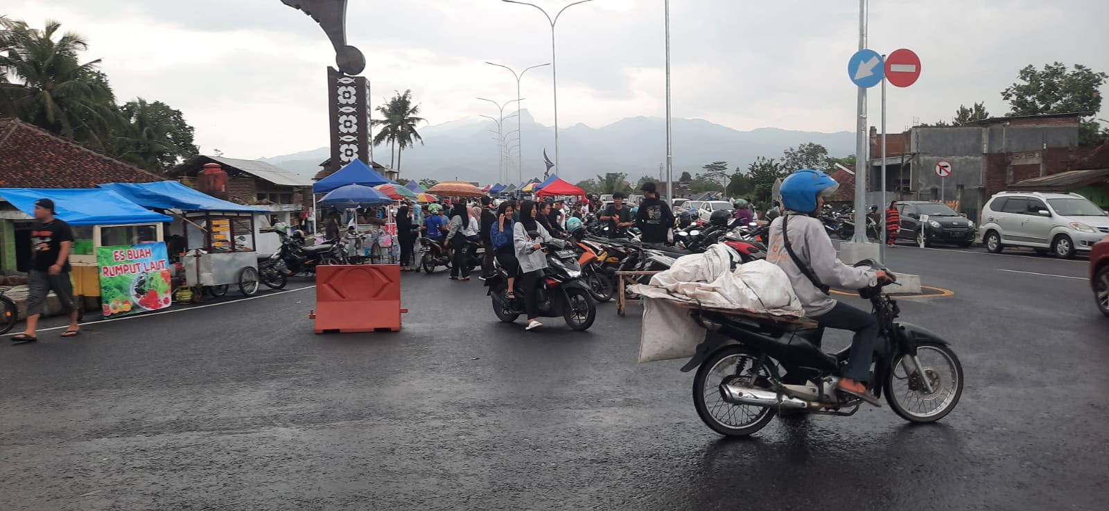 Dipadati Pengunjung Ngabuburit, Jl Lingkar Utara (JB) Arah Ciamis Macet, Ada Pengguna Jalan Yang  Komplain