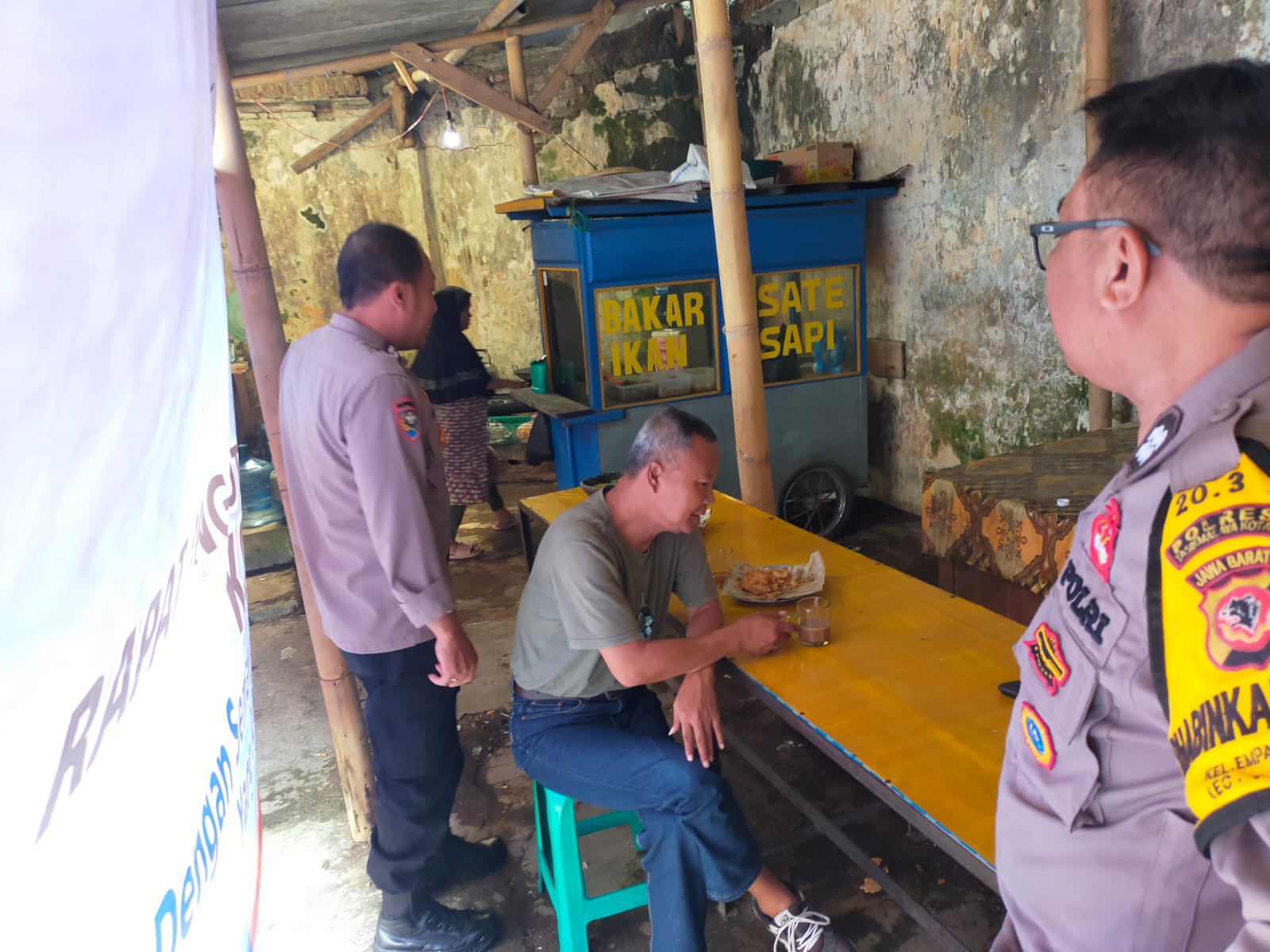 Aparat Polisi Tegur Penjual Nasi Tempat Nyemen, Dan Dihimbau Hargai Warga Yang Berpuasa
