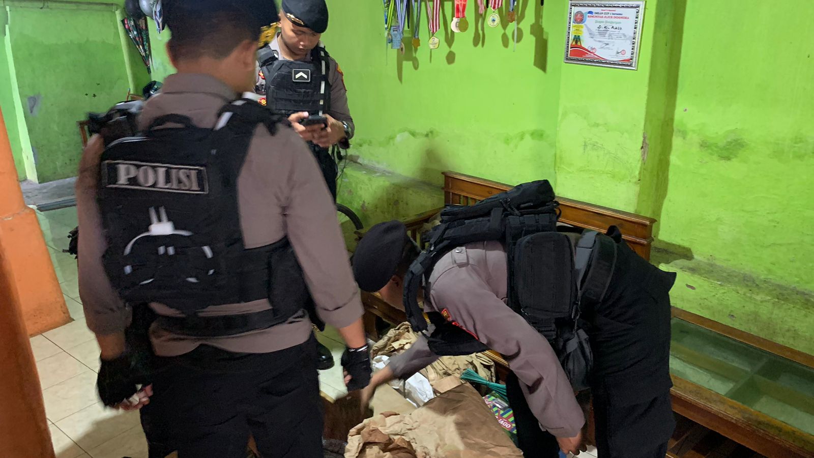 Polres Tasikmalaya Kota Amankan Sekitar 200 Ribu Butir Petasan Dari Sebuah Rumah di Kecamatan Cihideung