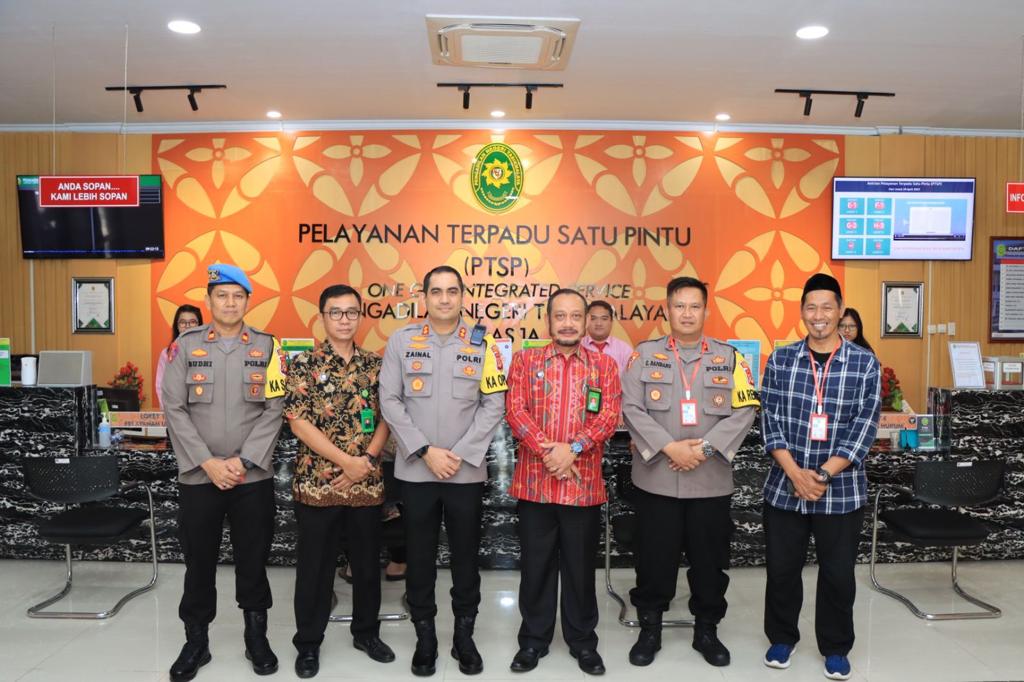 Jalin Silaturahmi Kapolres Tasikmalaya Kota  Kunjungi  Ketua Pengadilan Negeri Tasikmalaya Kelas 1A