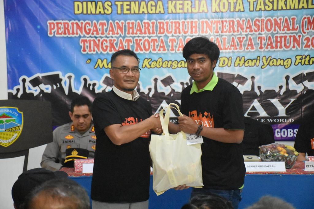 DPRD Kota Komisi IV Dan Disnaker Peringati MAY DAY Bersama 600 Perwakilan Buruh Sekota Tasikmalaya