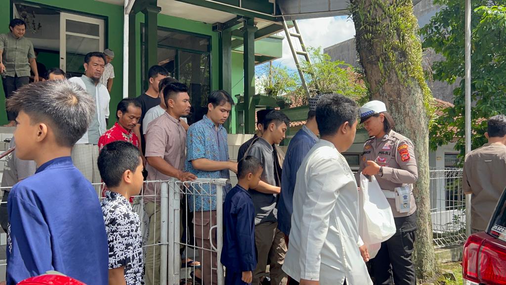 Sat Lantas Polres Tasik Kota Gelar Jumat Berbagi di Masjid Al Azhar