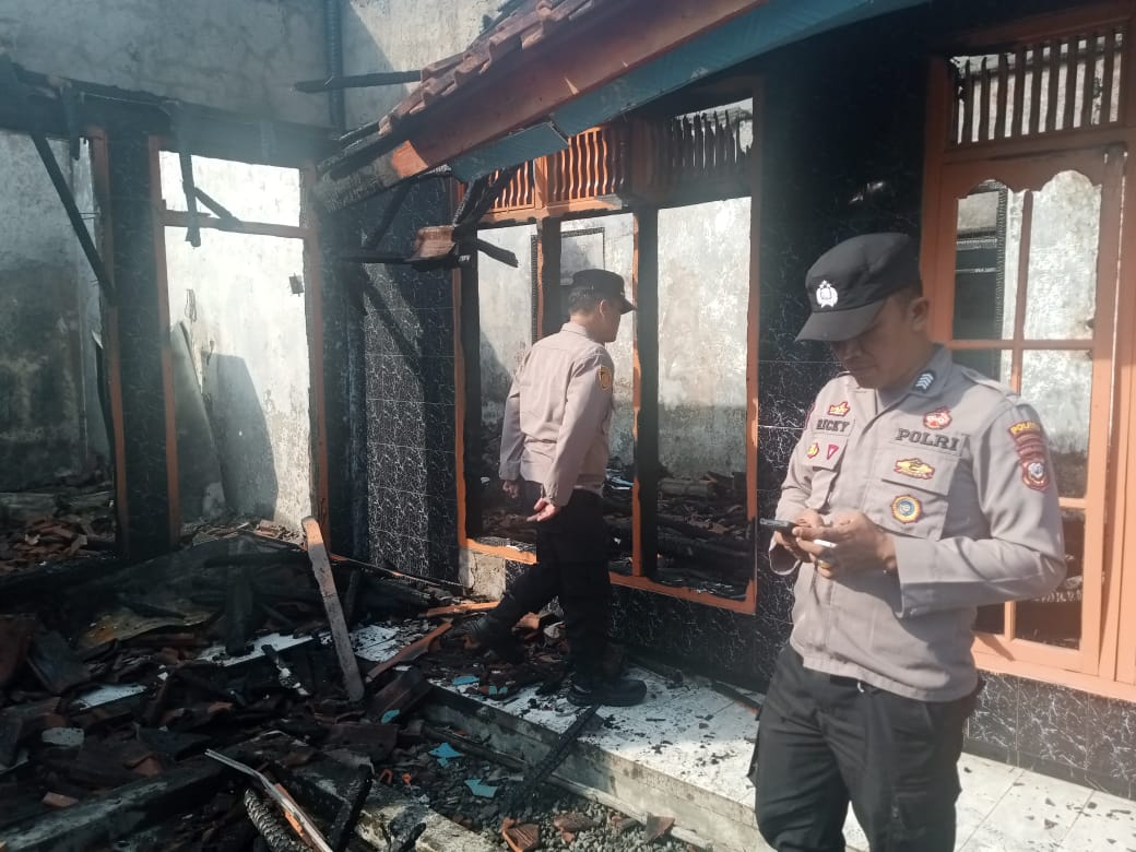 Rumah Milik Pengusaha Mendong di Manonjaya, Luluhlantak Diamuk Sijago Merah