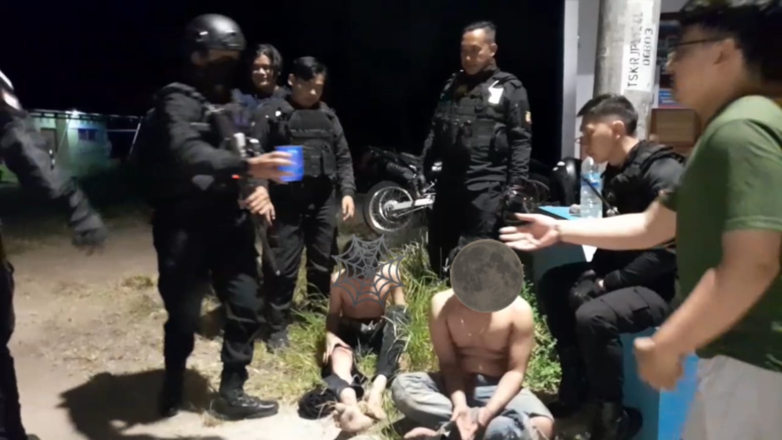 Dua Orang Remaja Melempar Mobil Satresnarkoba Yang sedang Patroli, Diamankan Tim Patroli Maung Galunggung Polres Tasik Kota,