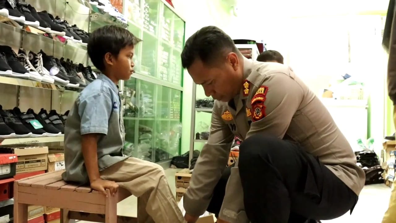 Kapolres Banjar Sekolahkan Anak Putus Sekolah Yang Tinggal Bersama Neneknya