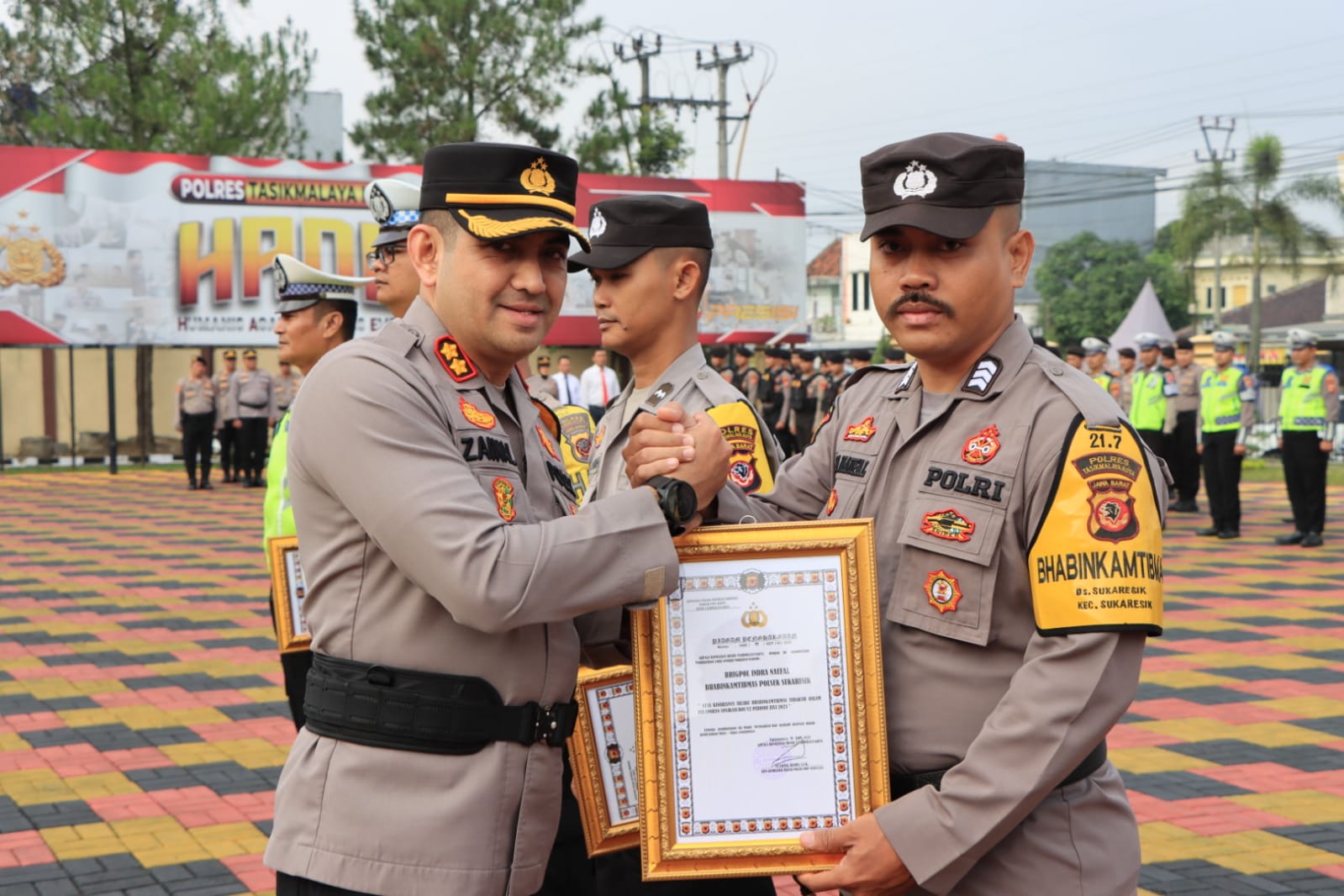 Lima Personel Polres Tasik Kota,Terima Penghargaan Dari Kapolres