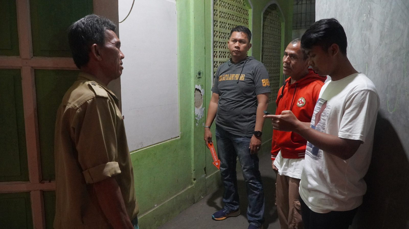 Seorang Pemuda Pelaku Perusakan Kaca Masjid Al Hidayah Cikiara, Kota Tasikmalaya Dedang Diburu Polisi