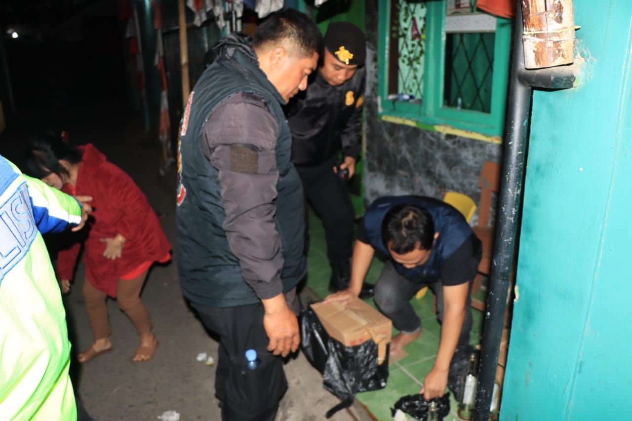 Puluhan Botol Miras Dan Motor  Berknalpot Bising Diamankan Saat Gelar KRYD Polresta Tasikmalaya