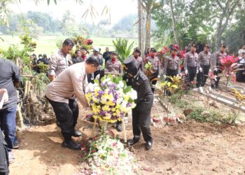 Anggota Polisi Aiptu Budi Hendrawan Meninggal Dunia, Polres Tasikmalaya Kota Gelar Upacara Pemakaman Secara Dinas Kepolisian