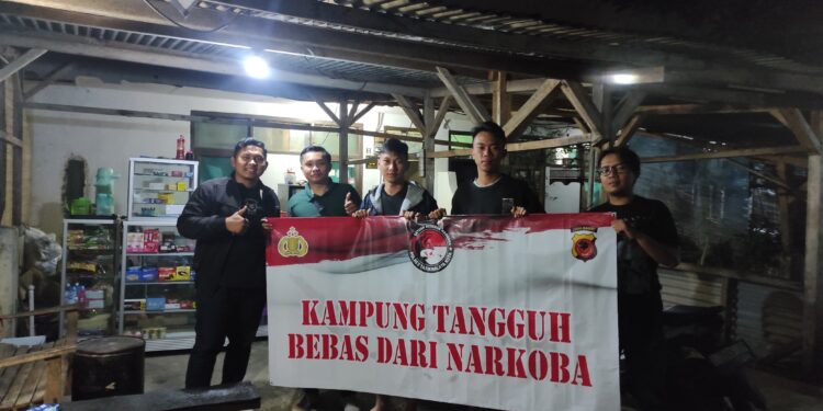 Patroli Preventif, Sat Narkoba Polres Tasik Kota Berikan Binluh Bahaya Narkoba Kepada Remaja di Kelurahan Yudanegara