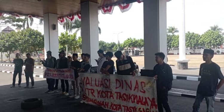 Demo  Aliansi Mahasiswa Tasik Raya, Kembali Gagal Bertemu Kadis PUTR Kota Tasikmalaya