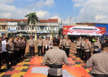 Kapolres Tasikmalaya Kota Pimpin Pergeseran Pasukan Dan Simulasi  Pengamanan TPS Pilkades Serentak 2023