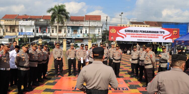 Kapolres Tasikmalaya Kota Pimpin Pergeseran Pasukan Dan Simulasi  Pengamanan TPS Pilkades Serentak 2023