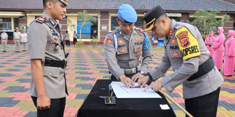 Kapolres Tasikmalaya Kota Pimpin Upacara Penerimaan Jabatan Kasat Reskrim Yang Baru