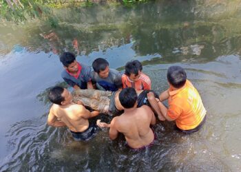 Seorang Pria Ditemukan Meninggal Dengan Posisi Terlentang Di Dasar Sungai.