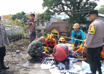 Saat Sedang Bekerja, Seorang Pria Tersengat Aliran Listrik