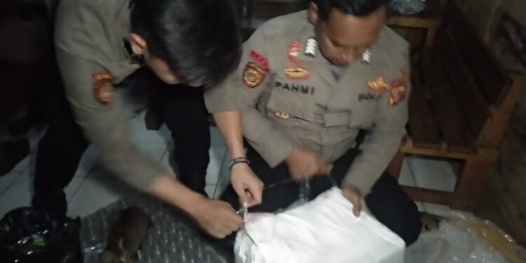 Berantas Penyakit Masyarakat (Pekat), Polres Tasikmalaya Kota Amankan Puluhan Botol Miras.