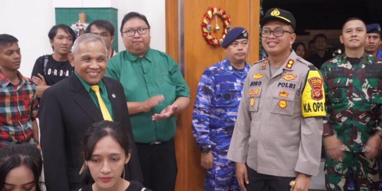 Malam Natal, Kapolres Tasikmalaya Kota dan Forkopimda Patroli Bersama ke Sejumlah Gereja