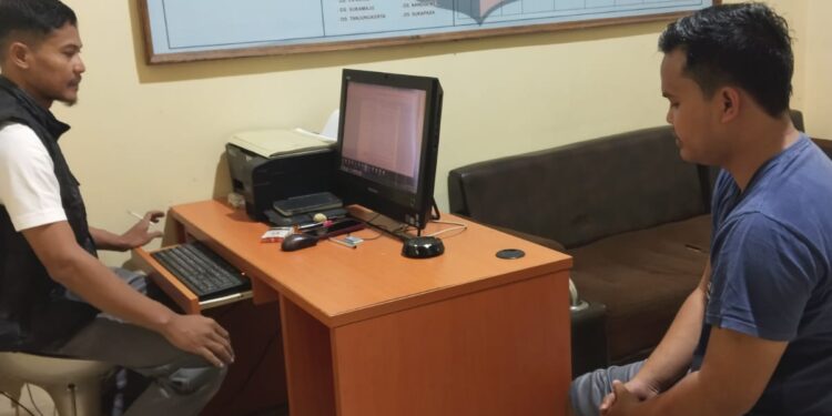 Gelapkan Uang  Puluhan Juta untuk Judi Online, Seorang Pegawai Minimarket di  Pagerageung Tasikmalaya,diamankan Polisi