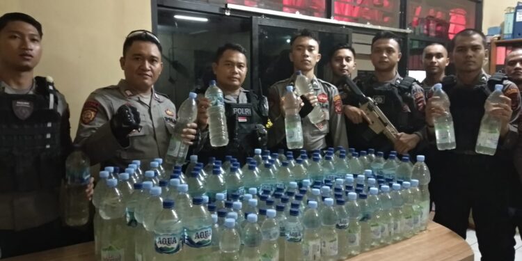 Dua Penjual Miras Jenis Arak Bali Diamankan Sat Samapta Polres Tasikmalaya Kota