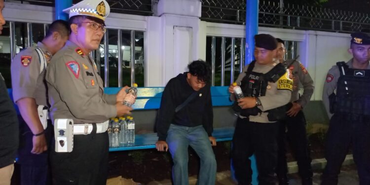 Dalan Ops Mantap Brata Lodaya 2024, Patroli Polres Tasikmalaya Kota Amankan Seorang Pria Penjual Miras