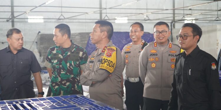 Kapolda Jabar Kunjungi Gudang Logistik KPU Kota Tasikmalaya,Pastikan Distribusi Logistik Pemilu 2024 Berjalan Lancar