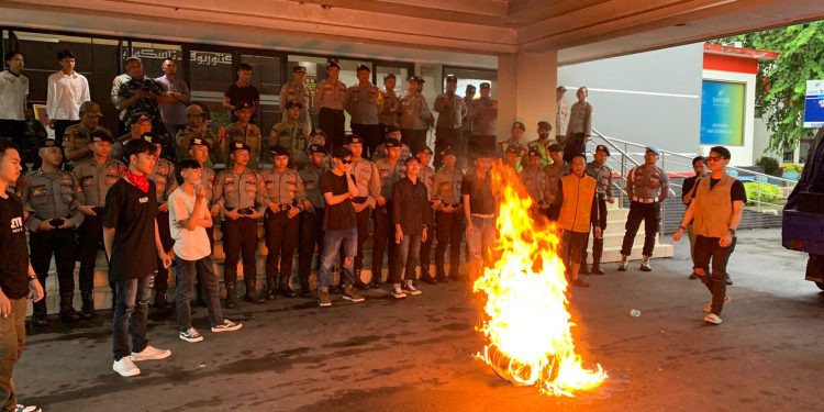 Dugaan Korupsi Bankeu Desa 2019 – 2021, Kantor Bupati Di Geruduk Puluhan masa aksi