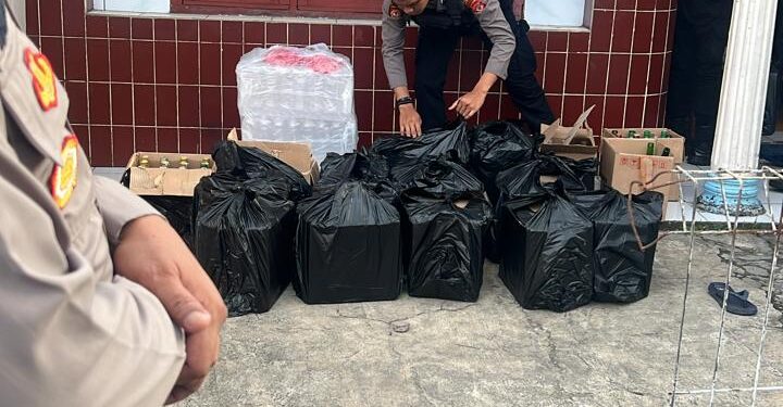 Ratusan Botol Miras Diamankan Polisi Dari Sebuah Rumah Di Bantarsari Tasikmalaya