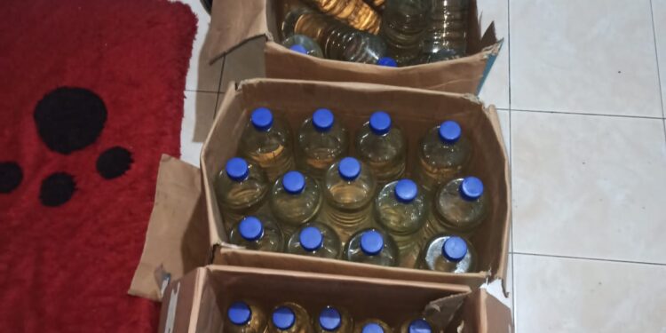 Respon Pengaduan Warga, Polres Tasik Kota Amankan Puluhan Botol Minuman Keras Kemasan Jenis Ciu
