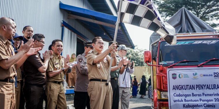 Pj Bupati Ciamis Resmi Lepas Penyaluran Beras Pemerintah Sebagai Bantuan Pangan Tahun 2024, Kepada Masyarakat Miskin