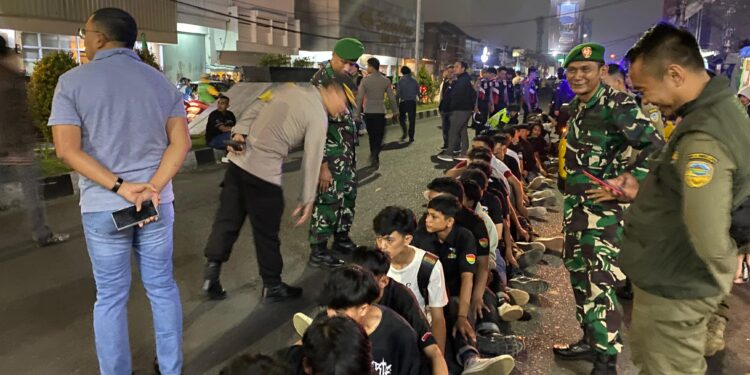 Patroli Gabungan TNI – Polri dan Satpol PP, Berhasil Menggiring Ratusan Geng Motor Ke Mako Polres Tasikmalaya Kota