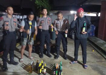Polres Tasik Kota Gerebek Rumah Kontrakan Sita Puluhan Botol Miras Berbagai Merek