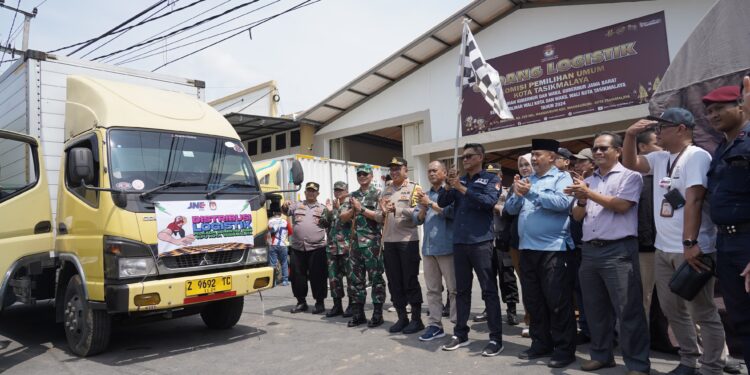 Pelepasan Distribusi Logistik Pilkada Serentak 2024, Dandim 0612/Tasikmalaya Letkol Arm Yan Octa Rombenanta Hadir Bersama Sejumlah Unsur Forkopimda