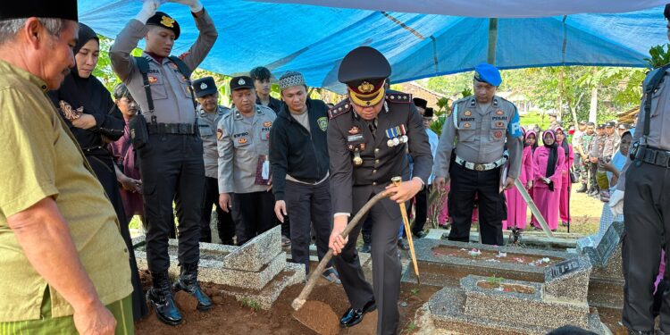 Almarhum, Aipda Anumerta Anditia, Bhabinkamtibmas Polsek Pagerageung Yang Meninggal Laka Laut di Pangandaran Kini Dimakamkan