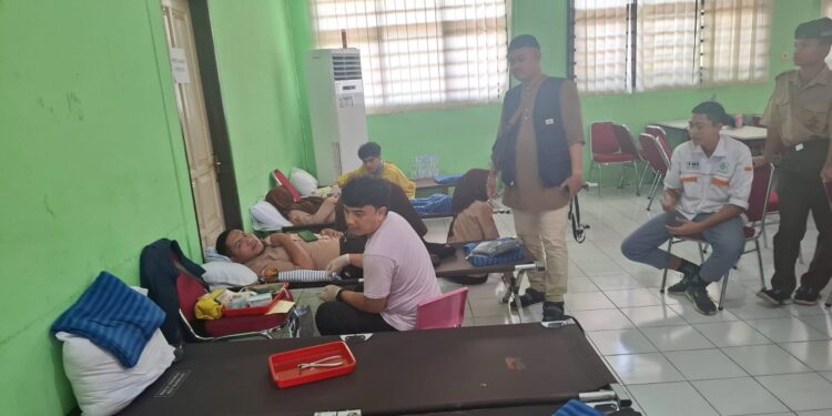 Peringati Hari Gizi Nasional, Puskesmas Purbaratu dan RSUD dr Soekardjo Gelar Edukasi Kesehatan dan Donor Darah di SMKN 4 Kota Tasikmalaya