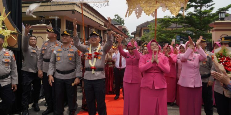 Serah Terima Jabatan Kapolres Tasikmalaya Kota, AKBP Moh Faruk Rozi Resmi Gantikan AKBP Joko Sulistiono