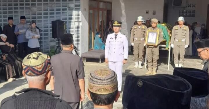 Kepala Inspektorat Kota Tasikmalaya Dimakamkan dengan Penuh Penghormatan