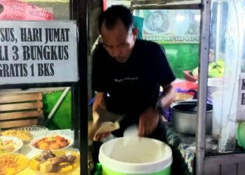 Nasi Tutug Oncom “Si Kidal”: Kuliner Legendaris di Tasikmalaya dengan Sentuhan Unik