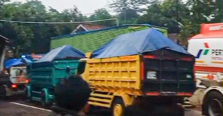 Penutupan Jalan Total di Jalan Banjar Pasirbatang-Manonjaya Sebabkan Kemacetan Parah