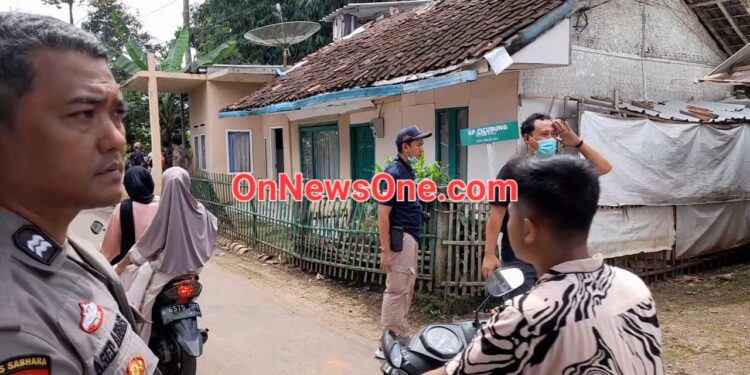 Densus 88 Geledah Rumah Terduga Teroris di Cipacing Tasikmalaya
