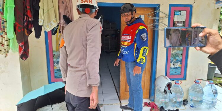 Puluhan Rumah di Cineam Tasikmalaya Terdampak Pergeseran Tanah, Brimob dan Muspika Cek Lokasi