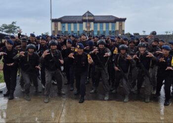 Batalyon D Pelopor Sat Brimob Polda Jabar Gelar Tradisi Penyambutan Lima Perwira Baru
